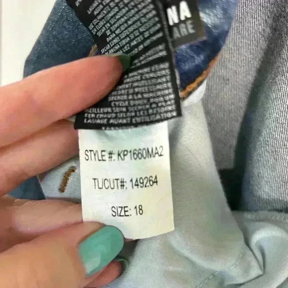 Kut from the Kloth Ana High Rise Fab Ab Flare. Size 18. Denim. Distressed. - Picture 13 of 16